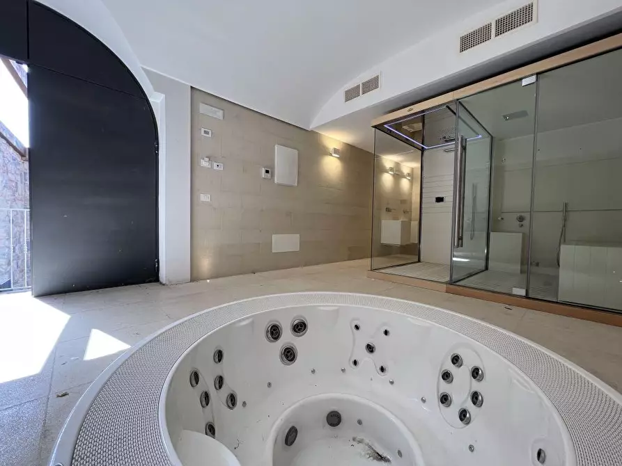 Immagine 34 di Appartamento in vendita  a La Spezia