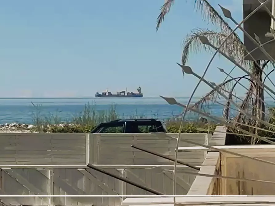 Immagine 1 di Appartamento in vendita  a Carrara