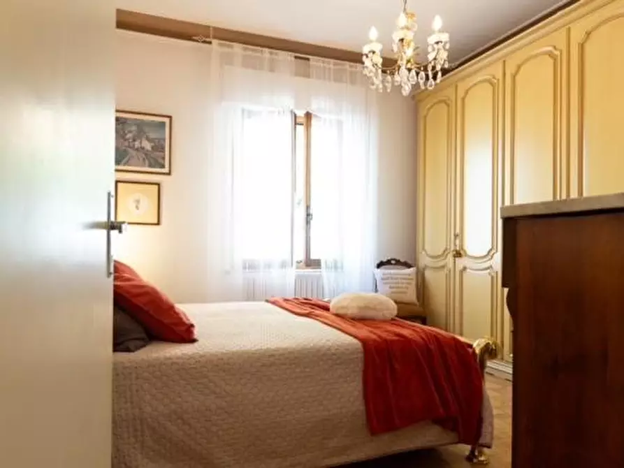 Immagine 14 di Appartamento in vendita  a Siena