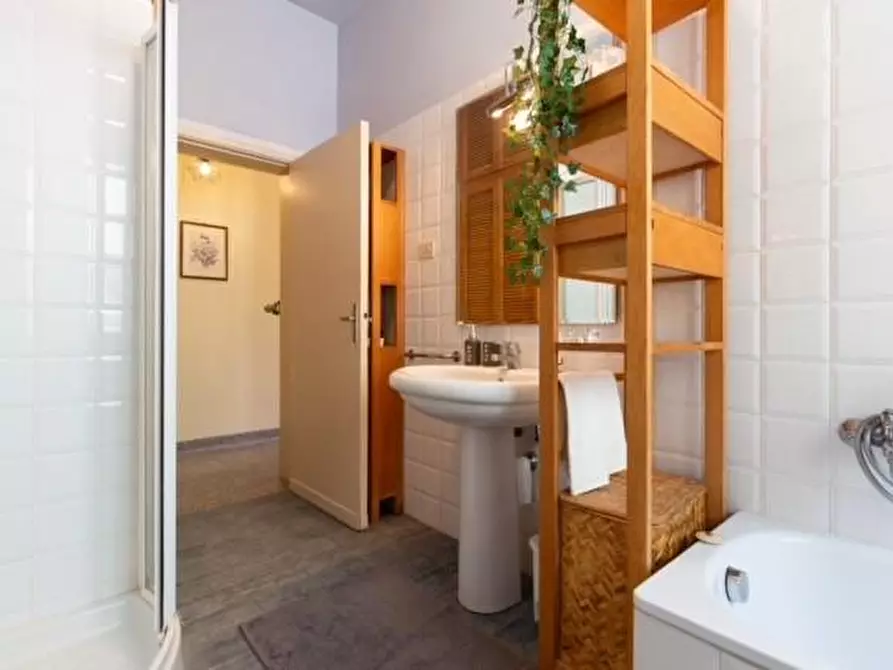 Immagine 13 di Appartamento in vendita  a Siena