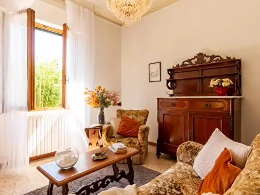 Immagine 9 di Appartamento in vendita  a Siena