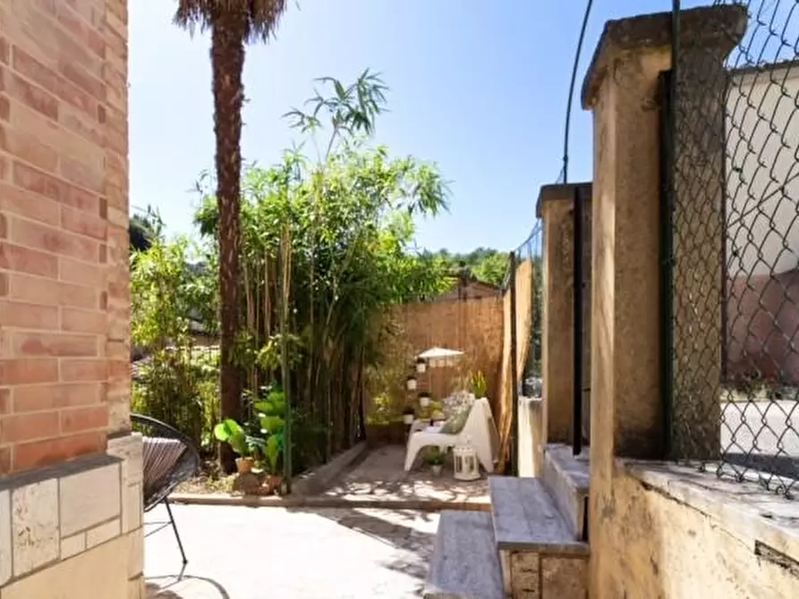 Immagine 21 di Appartamento in vendita  a Siena