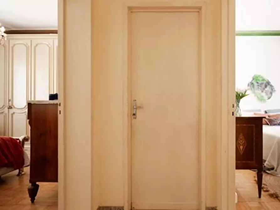 Immagine 17 di Appartamento in vendita  a Siena