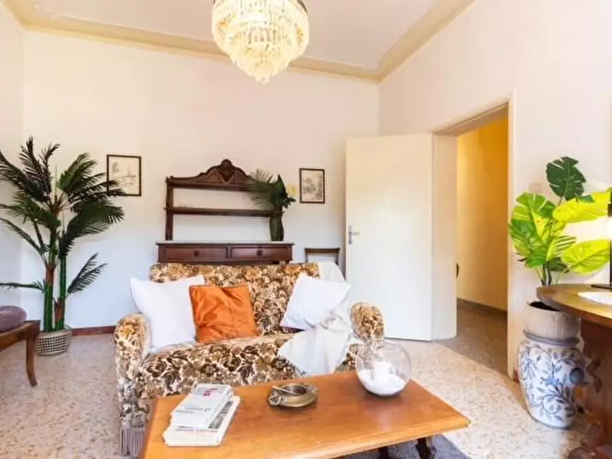 Immagine 11 di Appartamento in vendita  a Siena