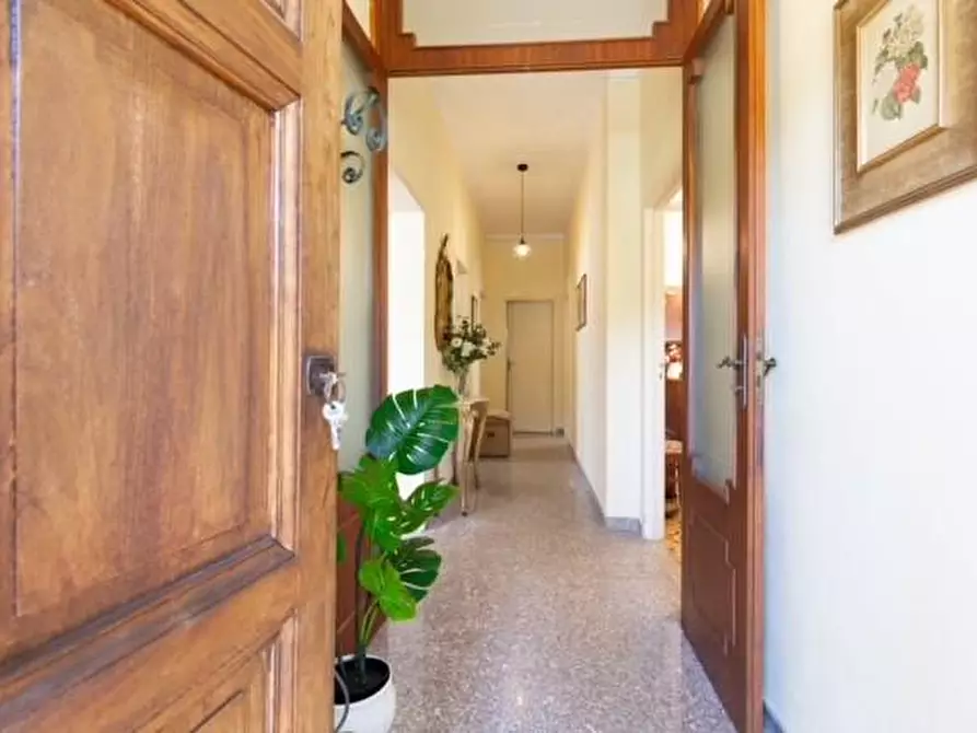 Immagine 2 di Appartamento in vendita  a Siena