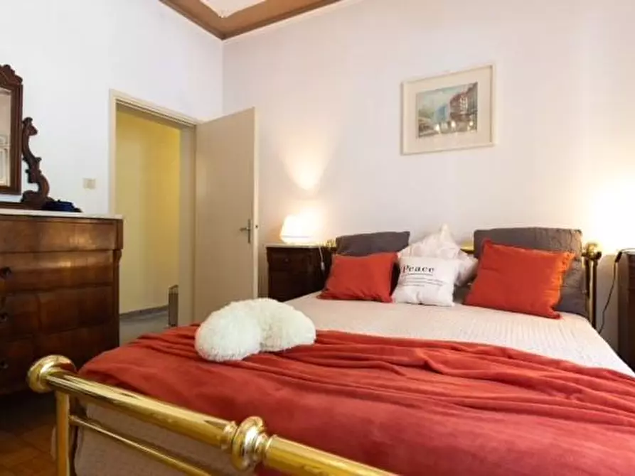 Immagine 16 di Appartamento in vendita  a Siena