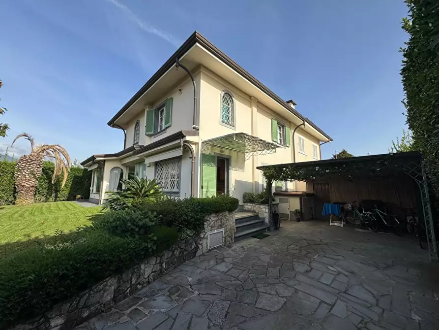 Immagine 3 di Villa in affitto  a Forte Dei Marmi