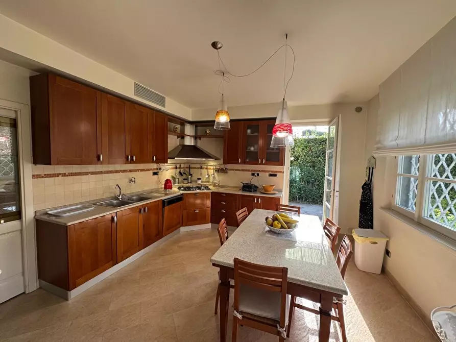 Immagine 15 di Villa in affitto  a Forte Dei Marmi