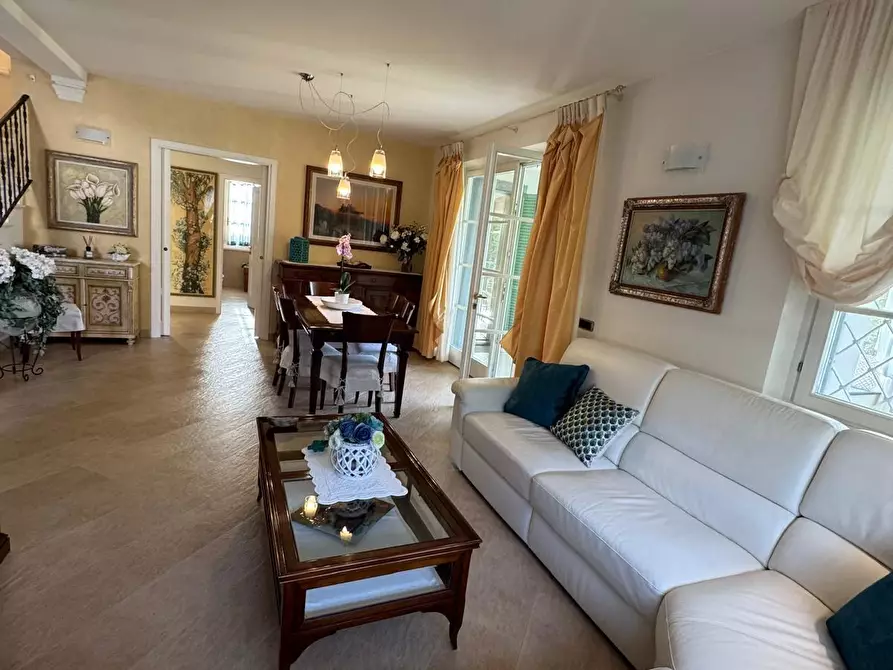 Immagine 11 di Villa in affitto  a Forte Dei Marmi