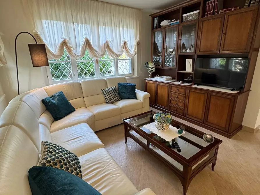 Immagine 12 di Villa in affitto  a Forte Dei Marmi