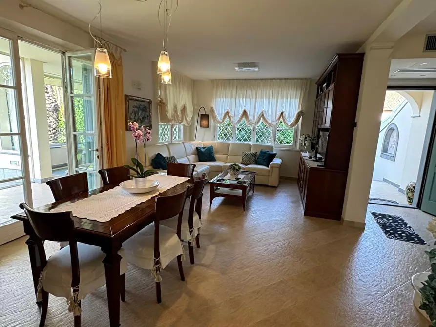 Immagine 13 di Villa in affitto  a Forte Dei Marmi