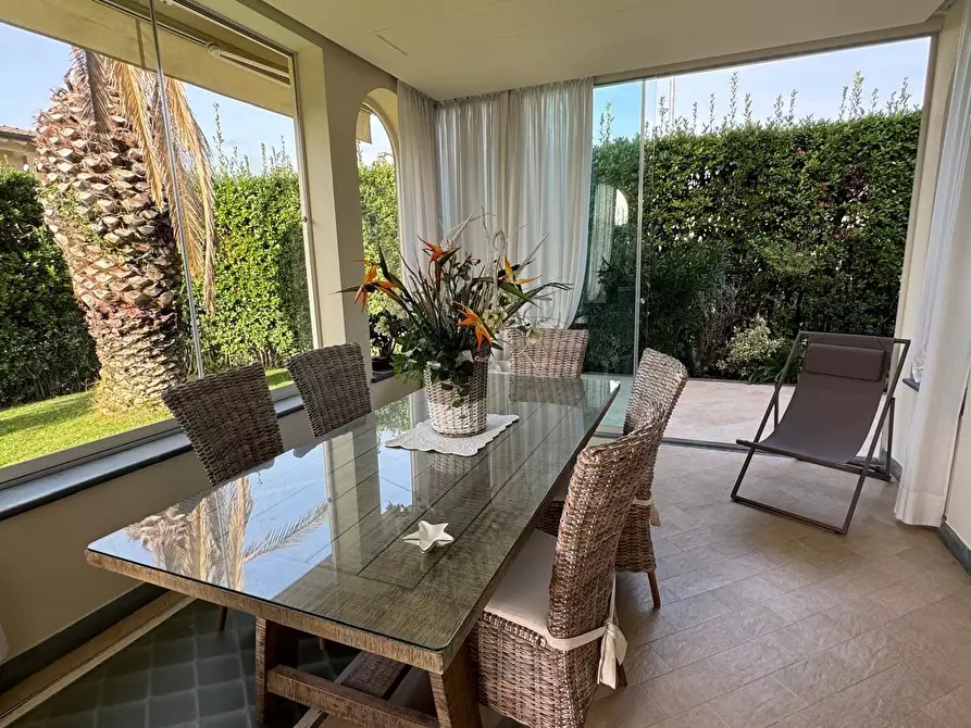 Immagine 6 di Villa in affitto  a Forte Dei Marmi