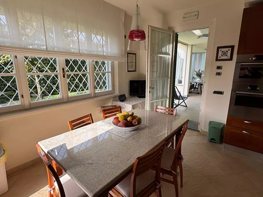 Immagine 16 di Villa in affitto  a Forte Dei Marmi