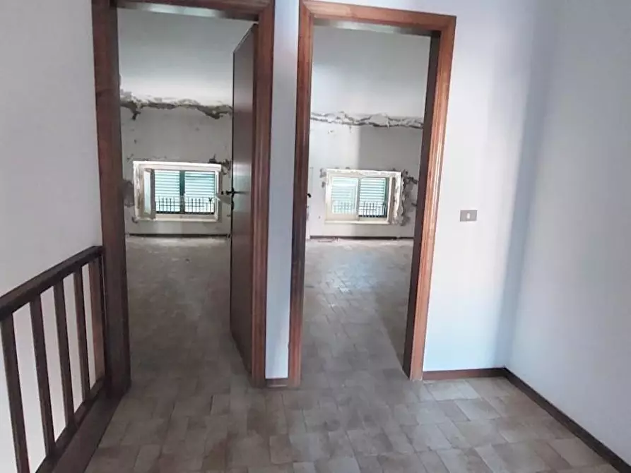 Immagine 51 di Villa in vendita  a Viareggio