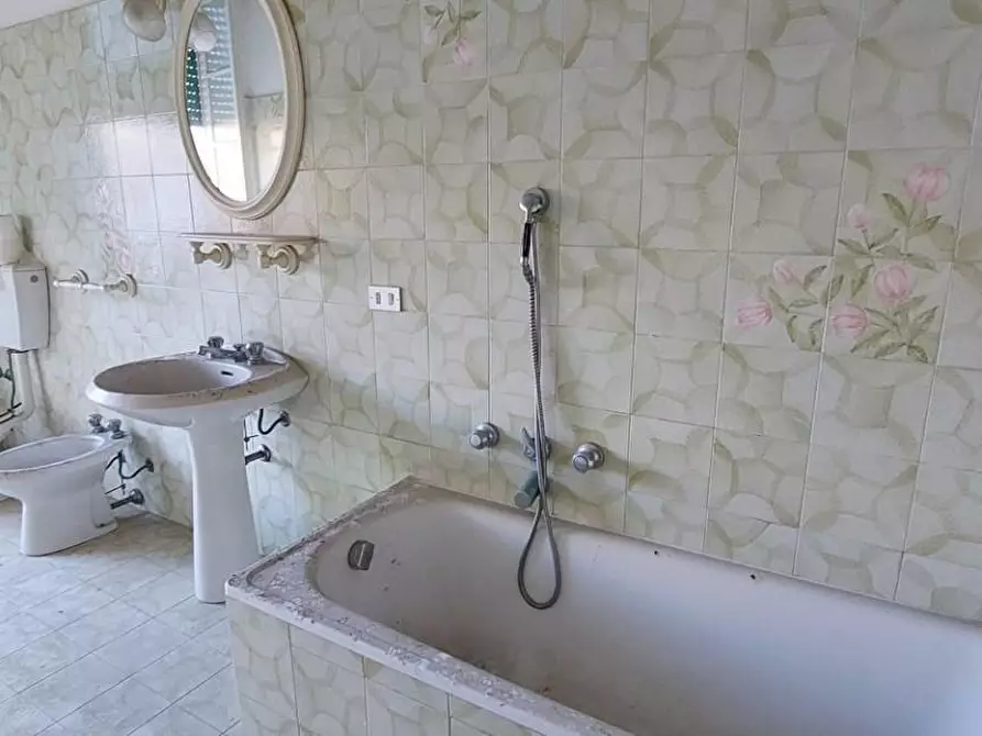 Immagine 42 di Villa in vendita  a Viareggio