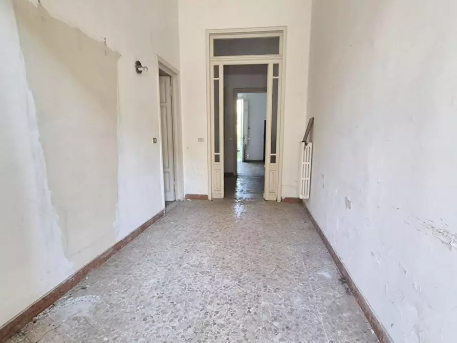 Immagine 2 di Villa in vendita  a Viareggio
