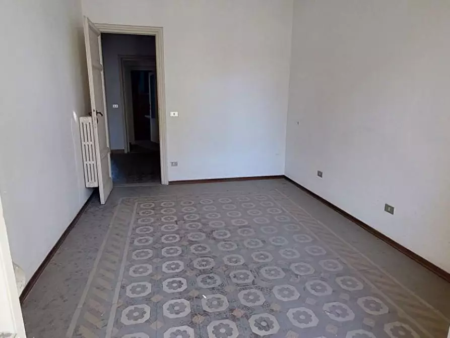 Immagine 37 di Villa in vendita  a Viareggio