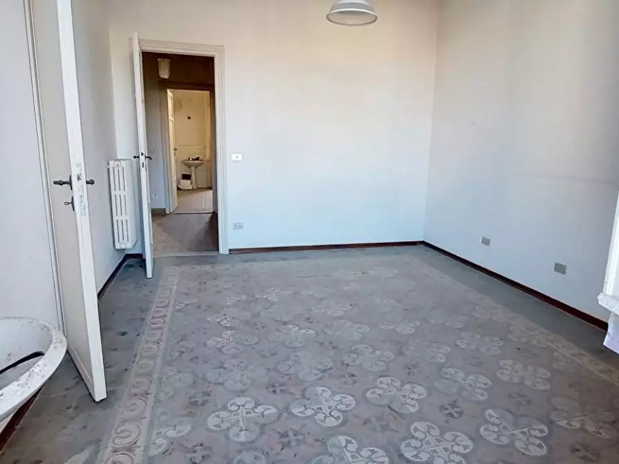 Immagine 38 di Villa in vendita  a Viareggio