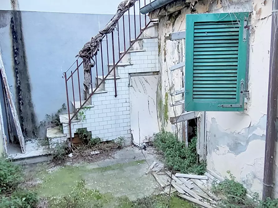 Immagine 83 di Villa in vendita  a Viareggio