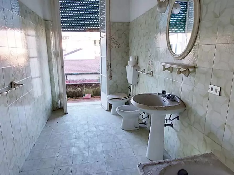 Immagine 43 di Villa in vendita  a Viareggio