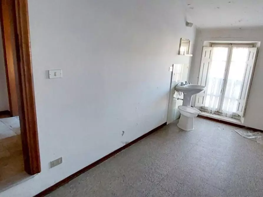 Immagine 60 di Villa in vendita  a Viareggio