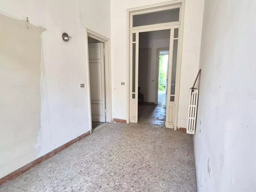 Immagine 5 di Villa in vendita  a Viareggio