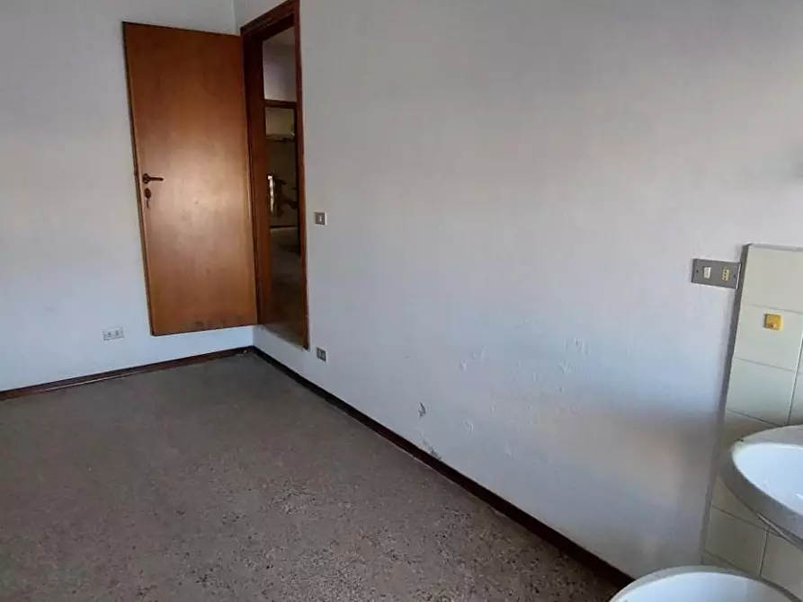 Immagine 61 di Villa in vendita  a Viareggio