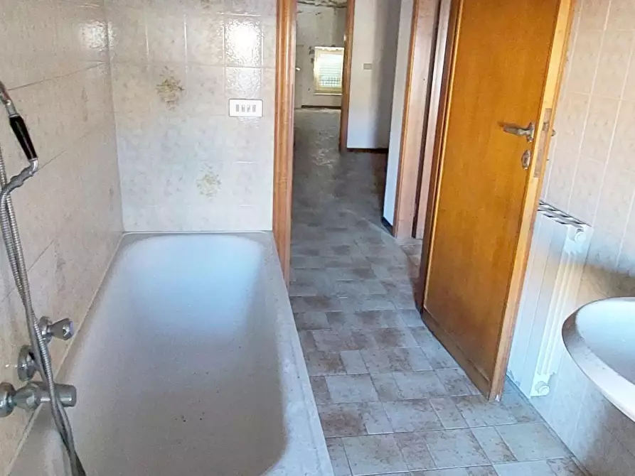 Immagine 65 di Villa in vendita  a Viareggio