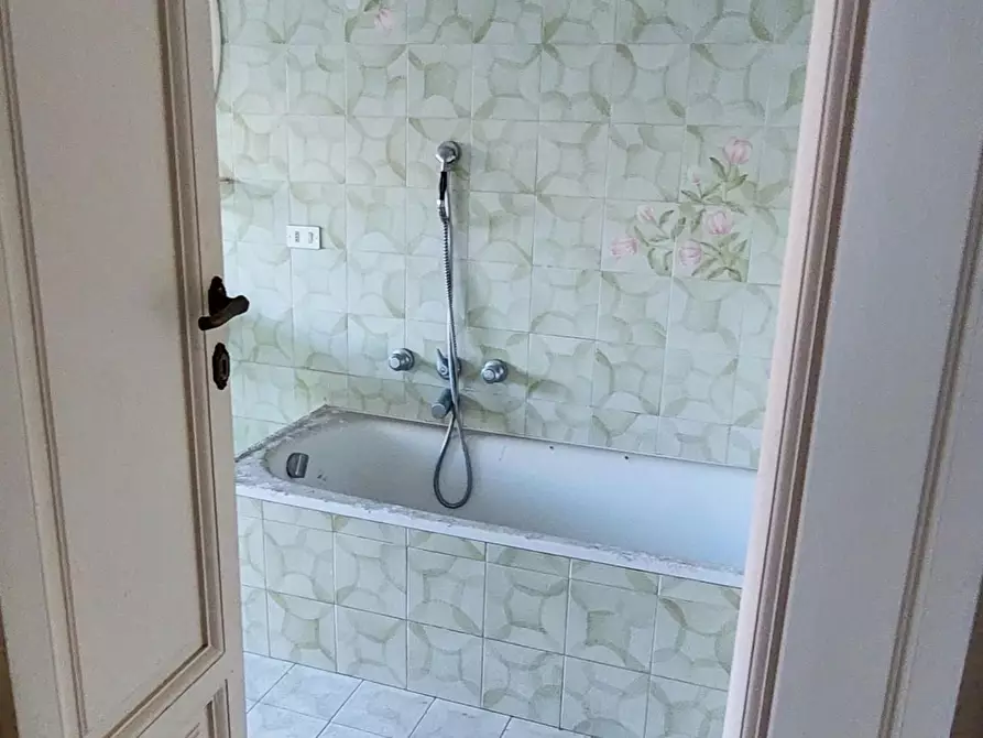 Immagine 41 di Villa in vendita  a Viareggio