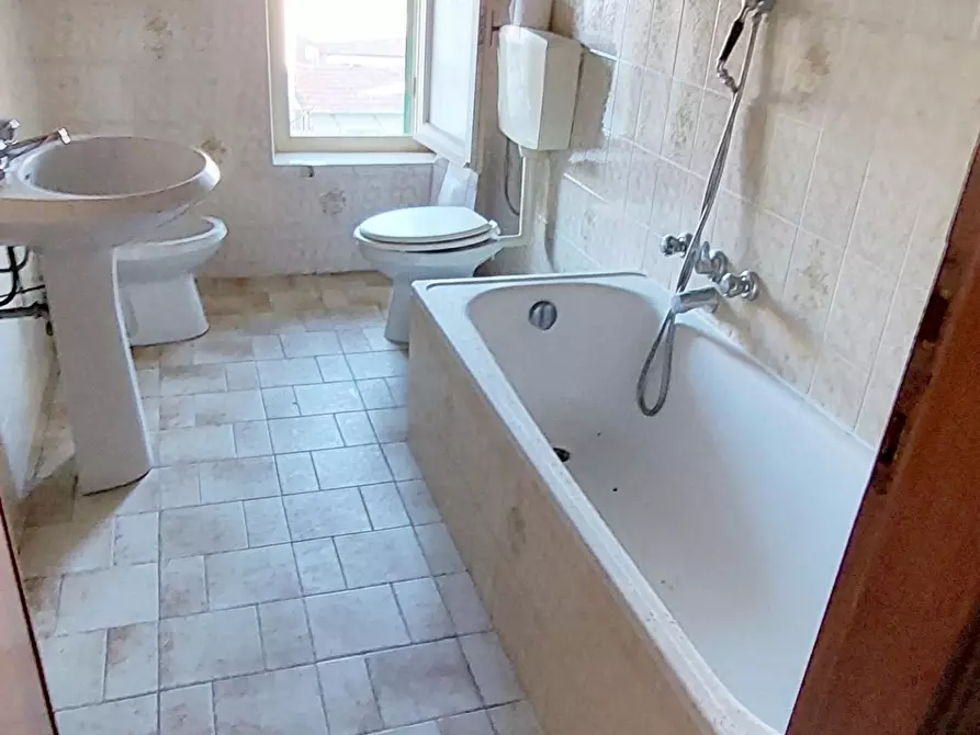 Immagine 64 di Villa in vendita  a Viareggio