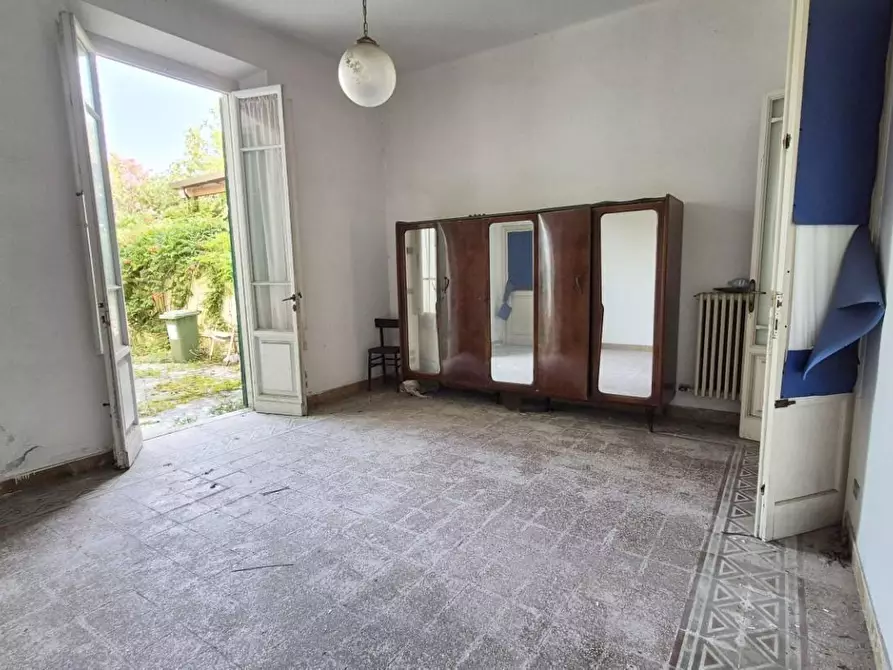 Immagine 15 di Villa in vendita  a Viareggio