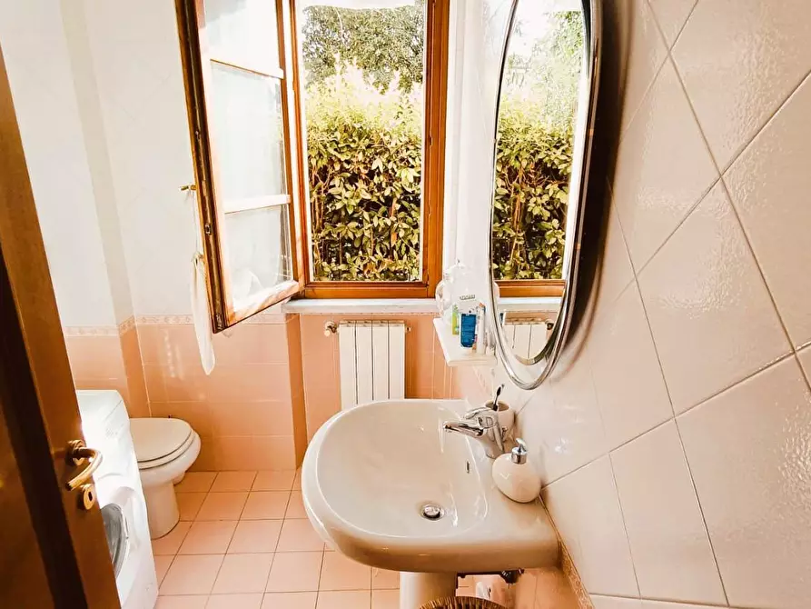 Immagine 21 di Appartamento in vendita  a Massa