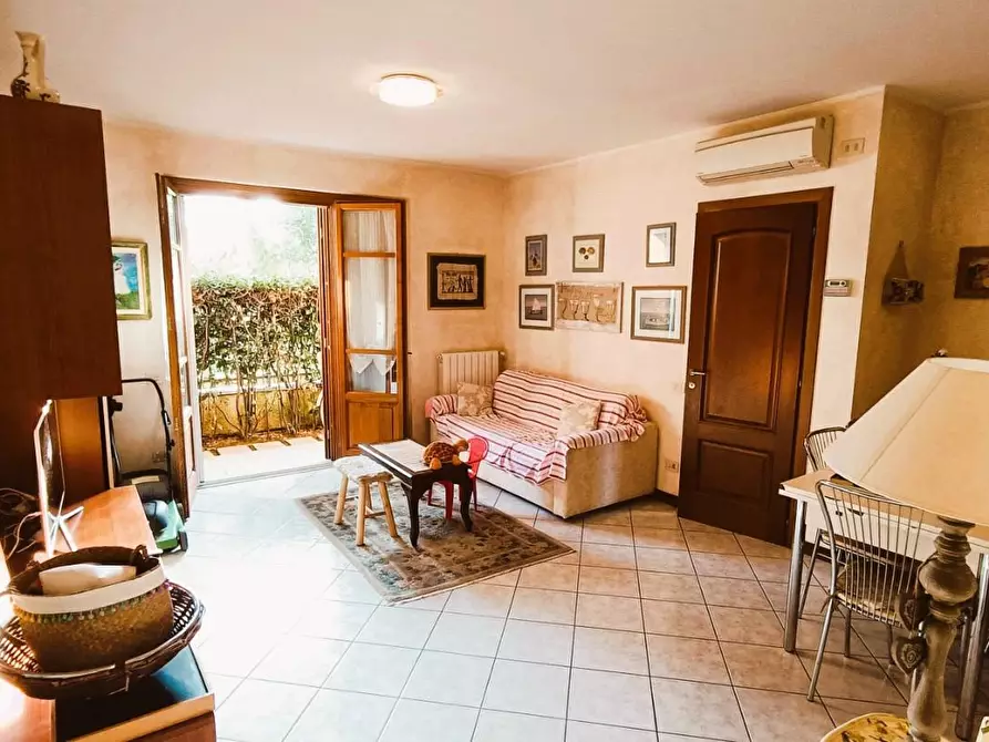 Immagine 11 di Appartamento in vendita  a Massa