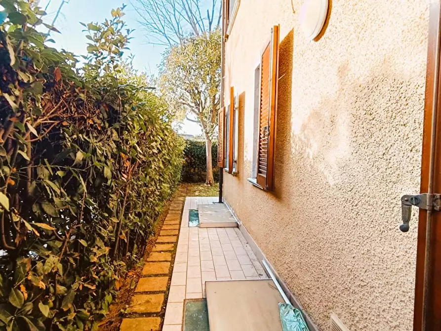 Immagine 5 di Appartamento in vendita  a Massa