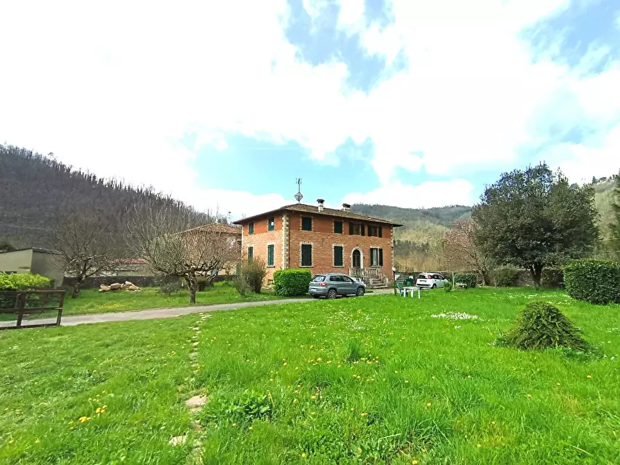 Immagine 1 di Villa in vendita  a Bagni Di Lucca