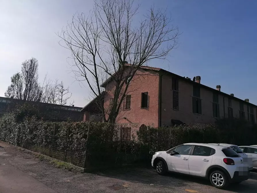 Immagine 1 di Villetta a schiera in vendita  a Parma