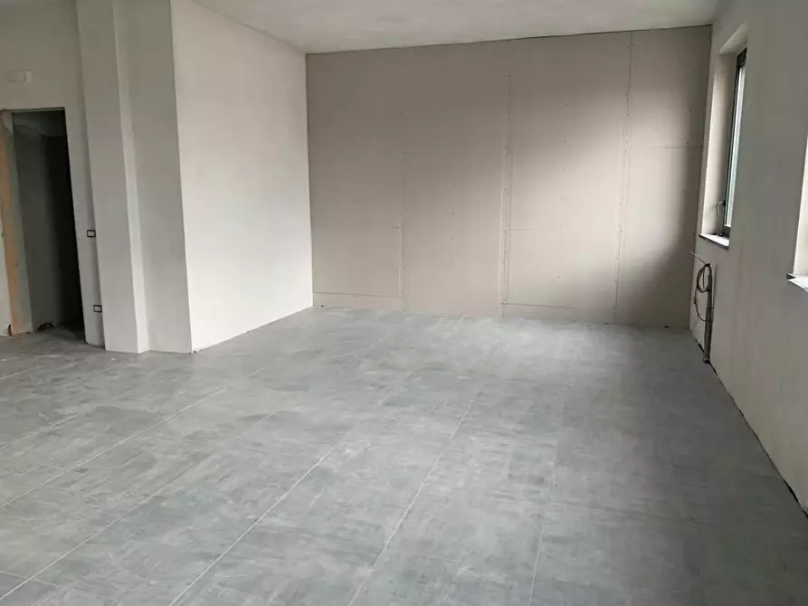 Immagine 14 di Ufficio in affitto  a Lucca