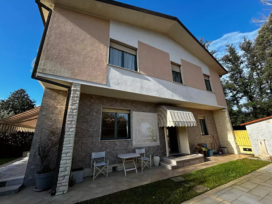 Immagine 4 di Villa in affitto  a Forte Dei Marmi