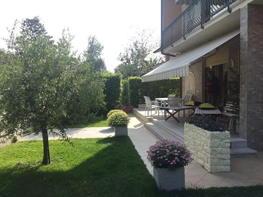 Immagine 2 di Villa in affitto  a Forte Dei Marmi