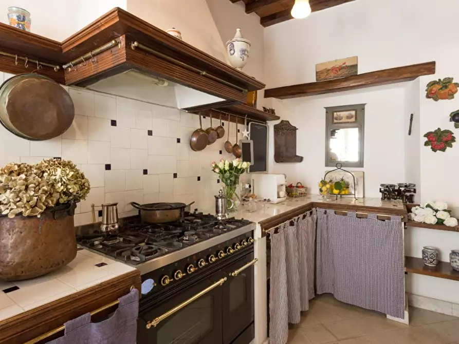 Immagine 6 di Porzione di casa in vendita  a Massa