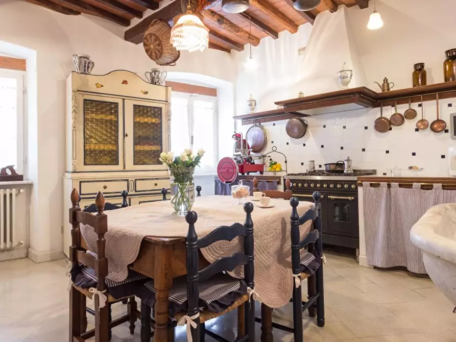 Immagine 5 di Porzione di casa in vendita  a Massa