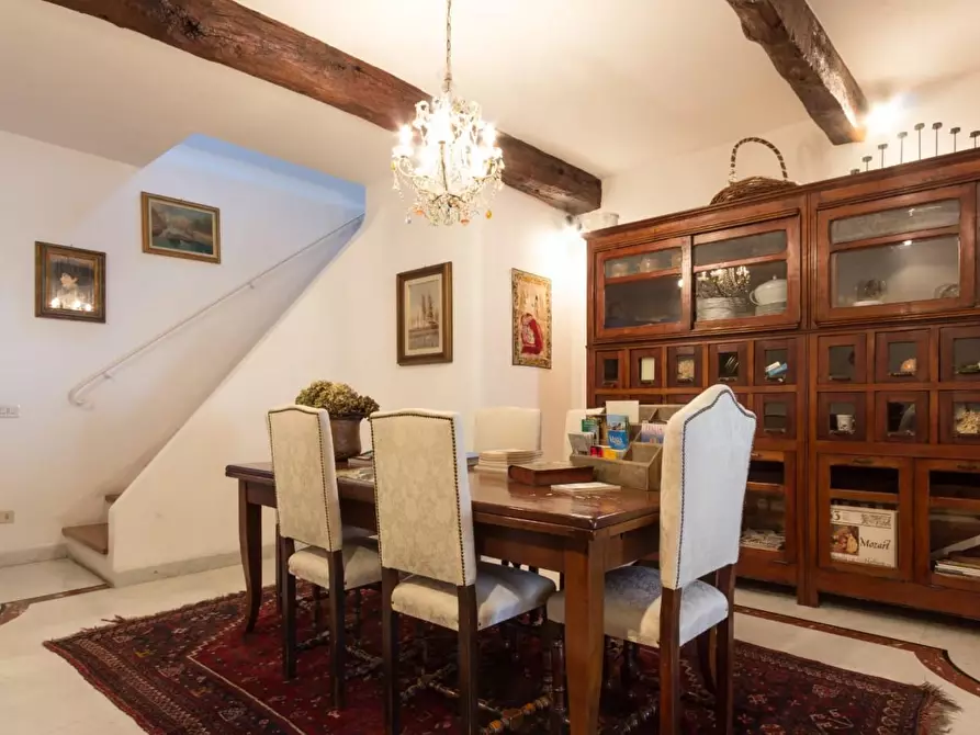 Immagine 3 di Porzione di casa in vendita  a Massa