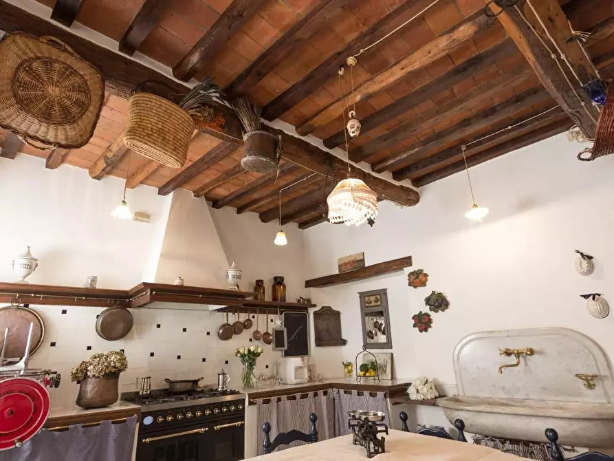 Immagine 14 di Porzione di casa in vendita  a Massa