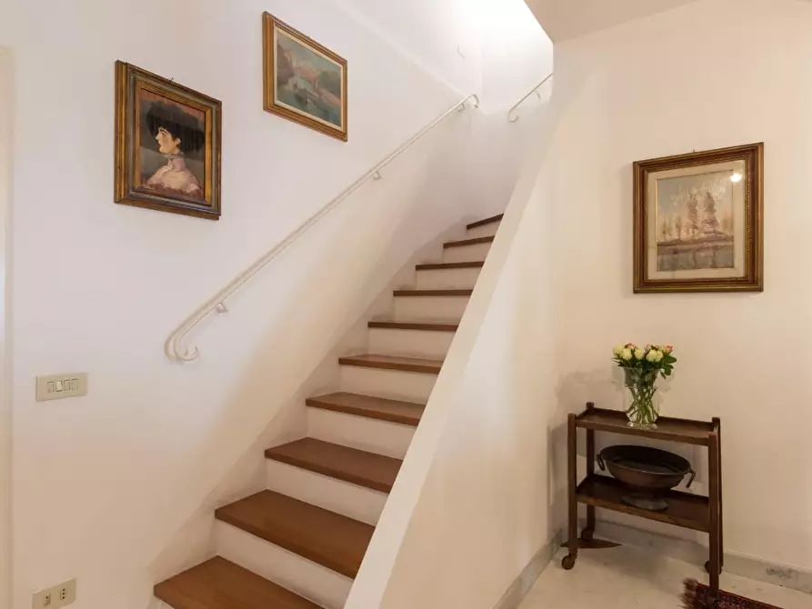 Immagine 7 di Palazzo in vendita  a Massa