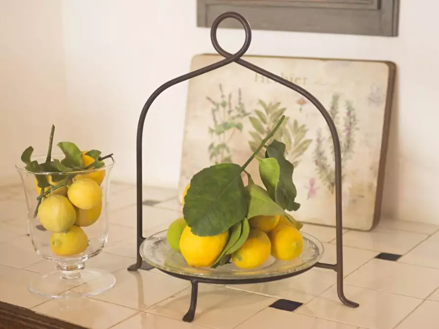 Immagine 14 di Palazzo in vendita  a Massa