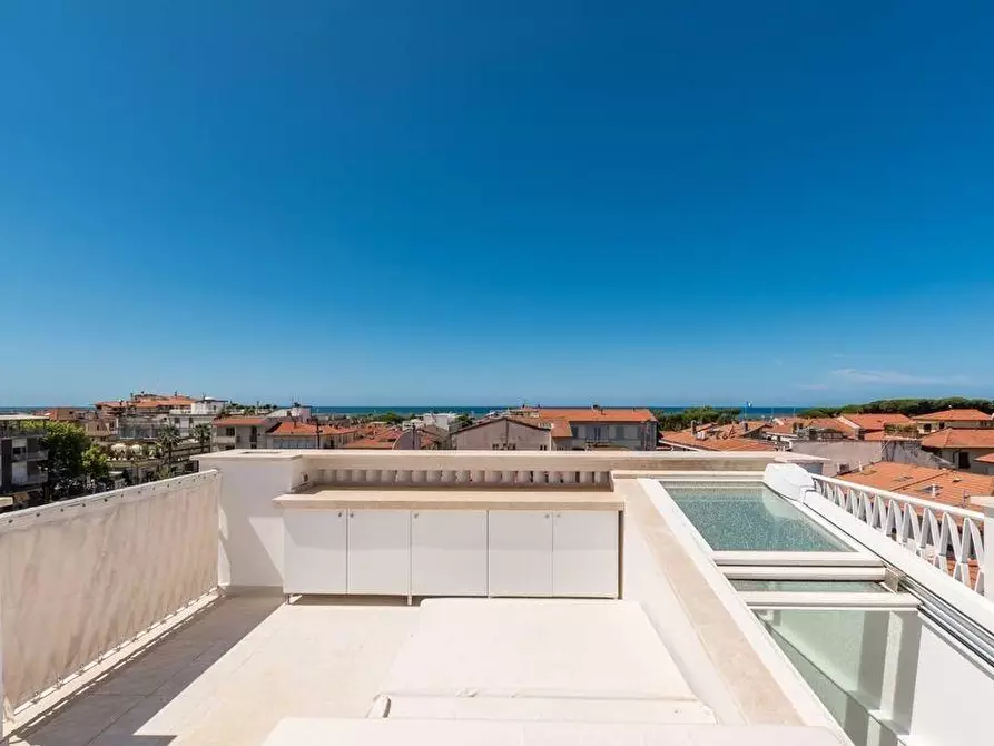 Immagine 14 di Mansarda in vendita  a Forte Dei Marmi