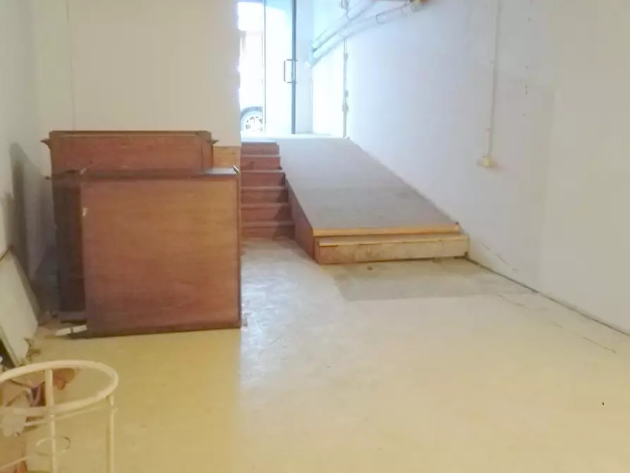 Immagine 2 di Magazzino in affitto  a Carrara