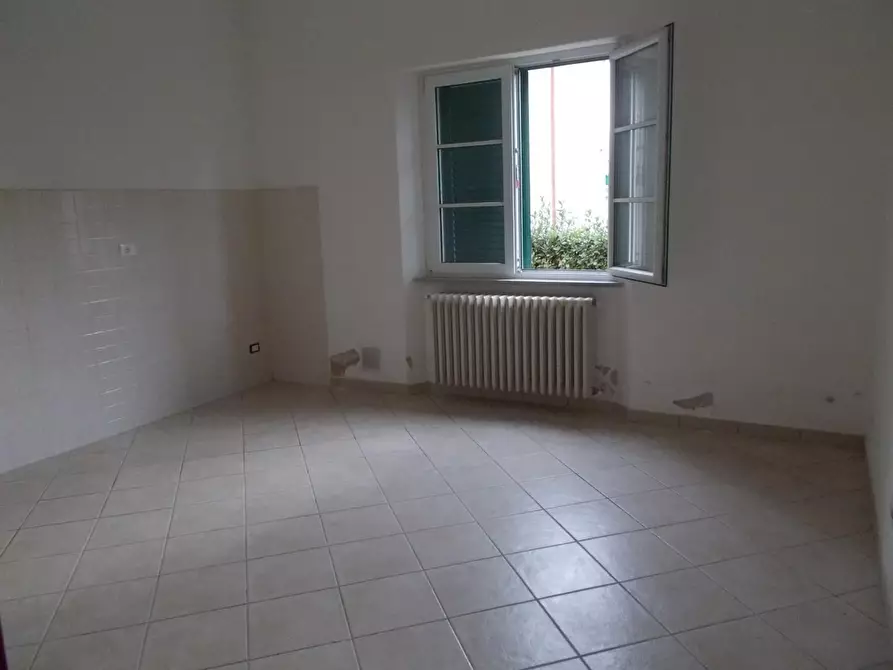Immagine 2 di Villa in vendita  a San Giuliano Terme