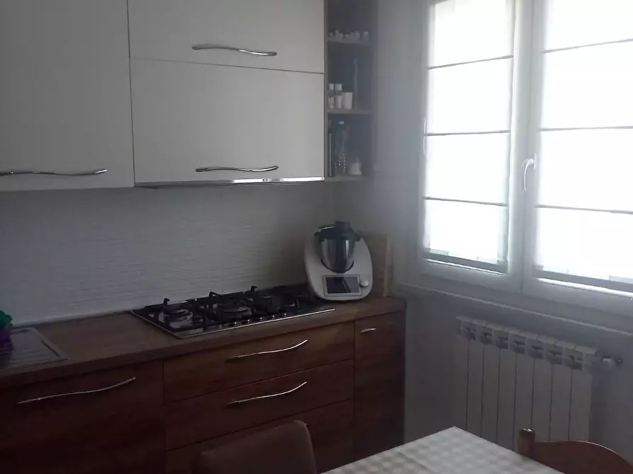 Immagine 2 di Appartamento in vendita  a Carrara