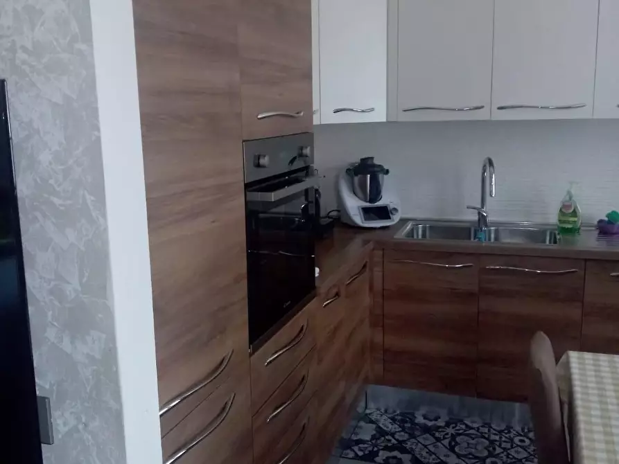 Immagine 3 di Appartamento in vendita  a Carrara